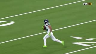 Tyler Lockett didn't avoid contact on this Touchdown catch and run!