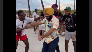 From Hip Hop To Bhangra This Sikh Man conquered Hearts On Miami Beach With His Dance Moves | Viral