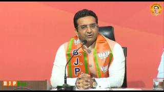 Shri Gaurav Bhatia joins BJP in presence of Shri Arun Singh and Shri Bhupender Yadav, 02.04.2017