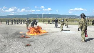 Ecco come i militari della Kfor si addestrano contro il lancio di molotov e attacchi con il fuoco