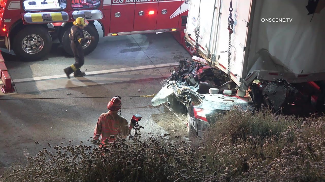 Two Killed After Car Slams Into The Rear Of Semi | Los Angeles - YouTube