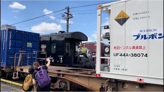 【隅田川駅貨物フェスティバル 2023のヨの乗車体験（13本目）】JR貨物DD200形901号機（先行試作機）＋国鉄ヨ8000形貨車４両が踊り子HMつけ推進運転で通過（隅田川13レ）2023.9.24