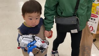 姉達の買い物が終わってやっと自分のをゲット出来た弟😂👶✨ funny video✨👮‍♂️