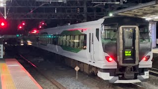 早朝の大宮駅を発車するE257系5500番台OM-51編成の臨時回送（2022.1.8）