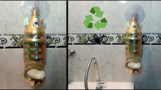 hermosa manualidad para el baño con una botella de plastico reciclada