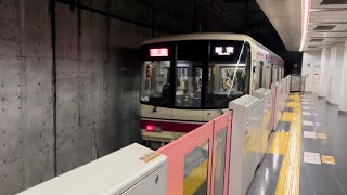 調布駅にて、京王8000系8701編成 出発シーン