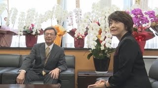 沖縄振興で協力確認 担当相と知事が初会談