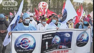 新型コロナ「第2波」のパリ　医療従事者らがデモ(2020年10月16日)