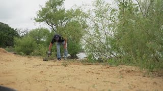 Man with metal detector finds metal pipe bomb in North Texas