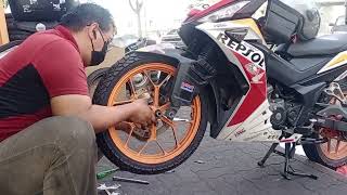 HONDA RS150R PASANG TAYAR CORSA CROSS  S