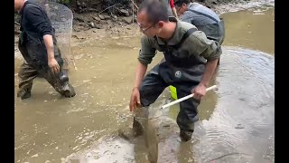 老乡花100元干水鱼塘捡漏，一只手根本忙不过来，看看赚了还是亏