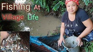 Traditional fishing at village life/Nakma meskaa vlogs/@sabitareang8643