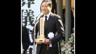 川島さん出棺時にカーテンコール　拍手止まず６分１５秒