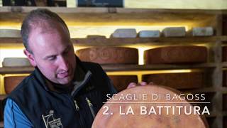 2  Scaglie di Bagòss - la battitura - Formaggio Bagòss - La Malga del Re