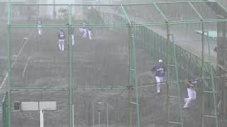 [2019ドラゴンズキャンプ]　練習中に急な大雨で大急ぎで引き上げる投手陣　北谷