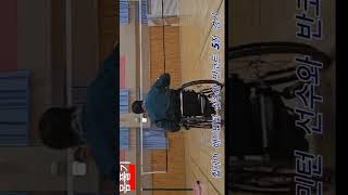 🧑‍🦽휠체어 배드민턴 선수와 반코트 단식경기 To play half-court singles with a wheelchair player #휠체어 #배드민턴 #game#korea