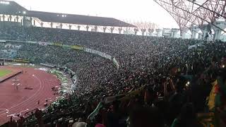 Full seisi stadion.. bonek