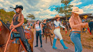 Beautiful Cowgirls in Colombia Riding Horses 😍