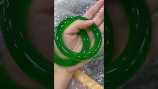 新鲜出炉两条帝王绿，难得一见 #翡翠手鐲 #crystals #翡翠 #緬甸翡翠 #jade