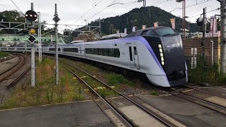 E353系 S106編成 特急あずさ29号松本行が相模湖駅1番線を4分遅れて通過するシーン