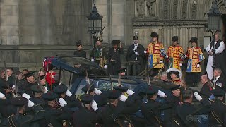 Queen Elizabeth's coffin arrives at St. Giles' Cathedral