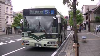 京都市バス  日野ブルーリボンシティLNG-HU8JMGP型(2820号車、ハイブリッド) 東山三条(Aのりば)発車