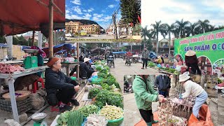 Bac Son market, where there is a beautiful stilt house village.