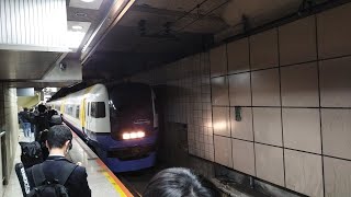 255系 Be-01編成 特急わかしお3号安房鴨川行が東京駅京葉線ホーム1番線を発車するシーン