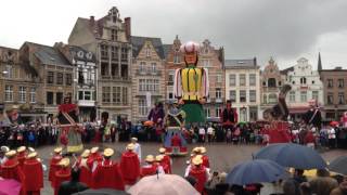 Reuzen dansen op Markt Dendermonde