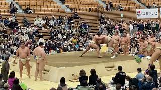 大相撲福井場所　横綱照ノ富士が小結若元春の胸を借りる