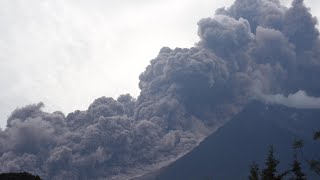 溶岩がトウモロコシ畑から……グアテマラ火山噴火の生存者