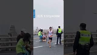 杭州馬拉松42KM處 2:57 距離破3在前 溫暖相助跑友及志工