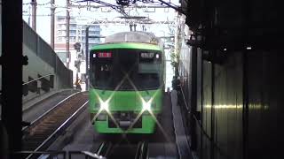 京王線　8000系8713F編成リニューアル車(高尾山ラッピング電車)　国領駅通過