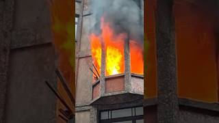 Feu d’appartement qui fait rage à Bruxelles (IMMERSION) ! 🔥