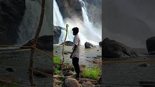 அதிரப்பள்ளி அருவிக்கு குளிக்கபோனா இப்படிப்தான்😂😂#shorts #short #athirapally #athirapallywaterfalls