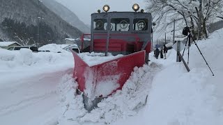 大雪でラッセル車稼働！　会津鉄道の湯野上温泉駅