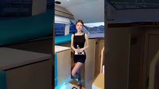 Yacht luxury car beautiful butler, China Sanya Haitian feast service.游艇豪车美女管家，中国三亚海天盛宴服务