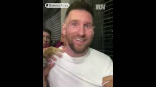 Messi fue a cenar a la parrilla Don Julio y afuera se llenó de hinchas