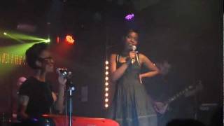 Laura Mayne feat. Chris Mayne (Native) - Si la vie demande ça - Live At Bus Palladium 14-02-2012