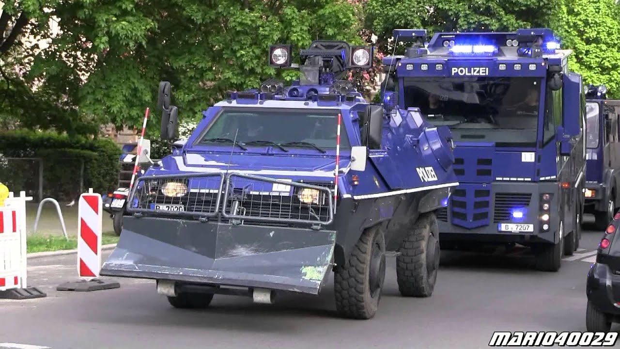 1 Mai Berlin Kreuzberg 11x Einsatzfahrzeuge Polizei Youtube