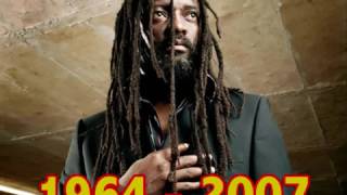 Lucky Dube : Born to suffer