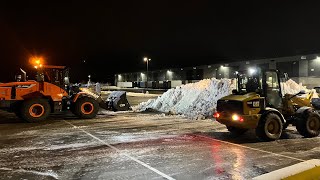 SNOW HAULING | DOOSAN DL250 LOADING OUT QUINT AXLE TRUCKS |