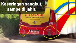 PERINGATAN!! supir harus pintar pilih jalan. Truk muatan rawan terbalik, Mobil kecil rawan sangkut.