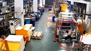 😲 FATAL ACCIDENT WITH A ROTATING MACHINE | WORK ACCIDENT CAUGHT ON CAMERA