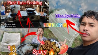 Papa bol ke gya hai ke /Dhaniya patta ko tik karo / first time Cooking 🔪 in kitchen/Spicy 🔥 pakora 😀