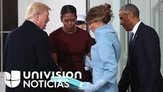 El momento incómodo en el que Melania Trump le entrega un regalo a Michelle Obama
