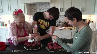 Simpmom being shameless on Cringe in the Kitchen