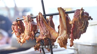 新疆特色美食架子肉100元 公斤，拌面当饭前开胃菜，大块吃肉攒劲#美食