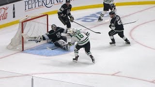 Jonathan Quick stretches for terrific stick save