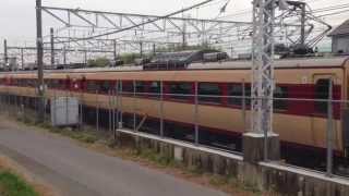 大宮総合車両センター（東大宮操車場駅）から出てくる電車